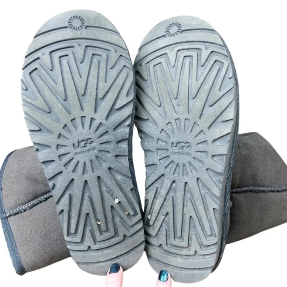 UGG Australia Women's Gray Suede Sheepskin‎ Lined Boots Size 6